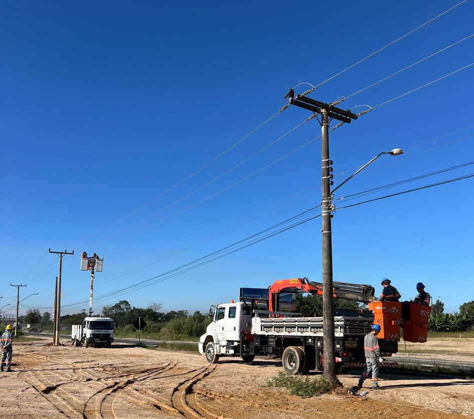 Bairro Ibirapuera recebe melhorias na rede trifásica em Morro da Fumaça