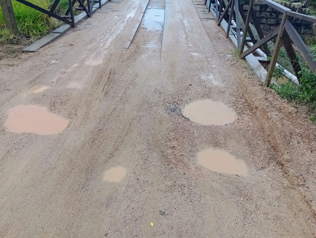 MORRO DA FUMAÇA:  ESTRADAS ESBURACADAS, TRÂNSITO PERIGOSO