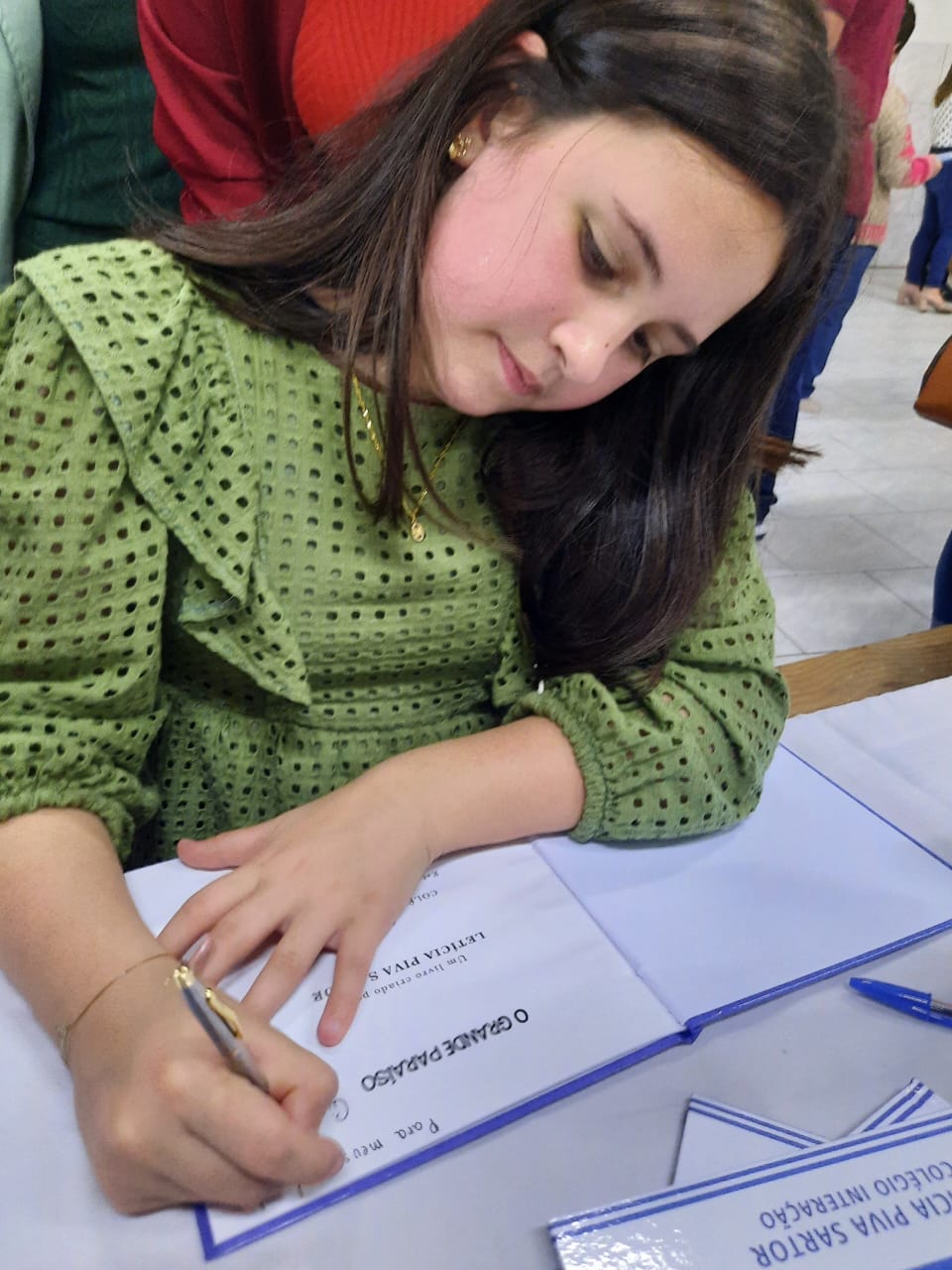 ​ALUNOS DO COLEGIO INTERAÇÃO VIVEM NOITE DE AUTOHGRAFO