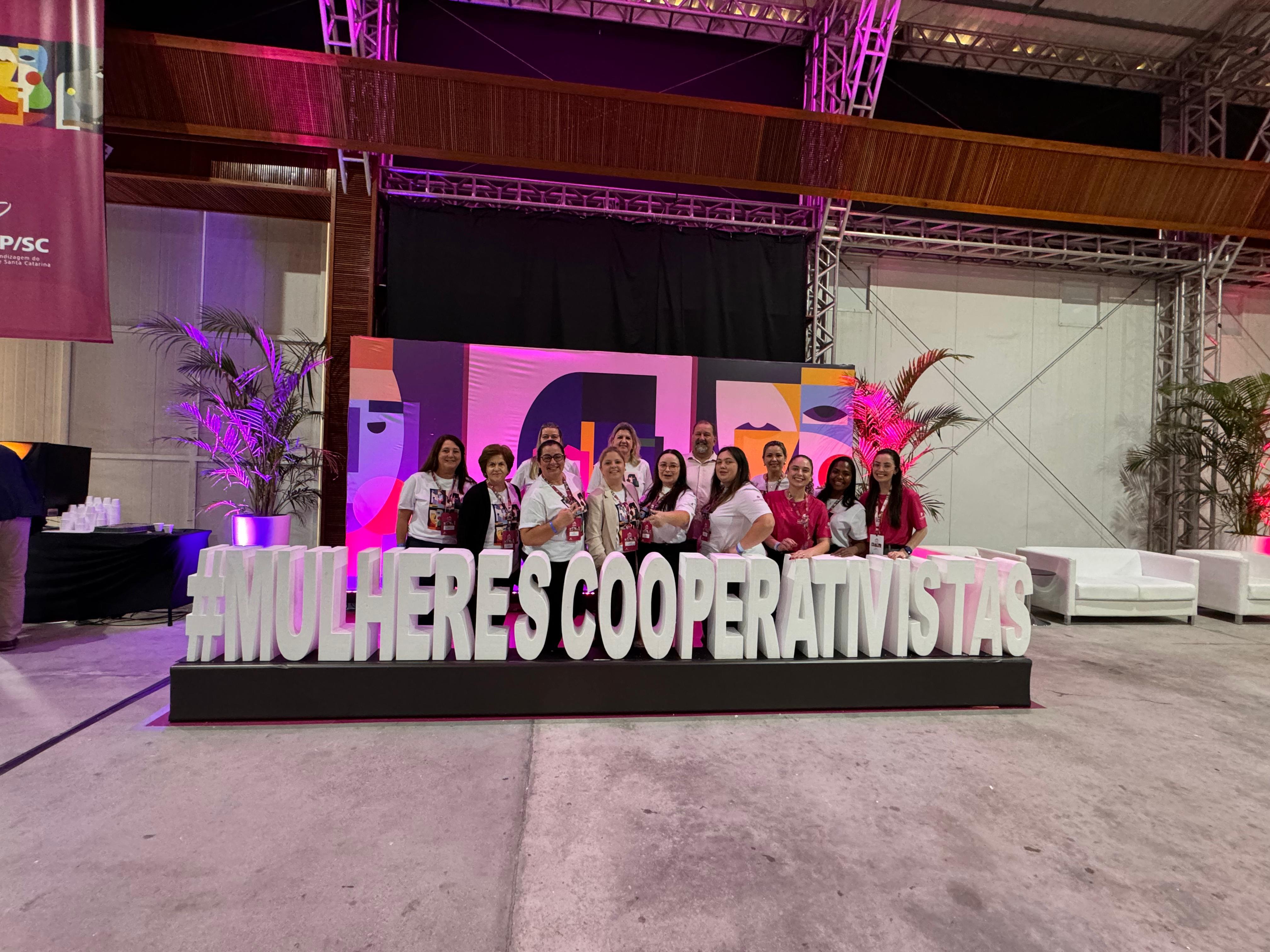 ​Integrantes do programa Mulheres Cooperativistas participam de encontro estadual